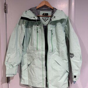 NWT The Freebird Xpore Ja Women’s Ora Xpore Jacket. Color: Light Green MSRP $839